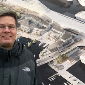 Projektipäällikkö Matti Kaijansinkko ja tulevaa Jätkäsaarta
