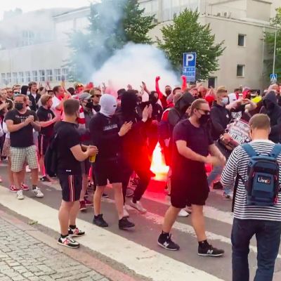 HIFK:n kannattajat marssivat kesän ensimmäiseen Stadin Derbyn