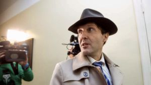 Martin Helme. Bilden tagen i Riigikogus korridor den 19 oktober, i samband med Estlands senaste regeringskris. Estlands finansminister Martin Helme i parlamentet Riigikogus korridorer, med hatten på inomhus.