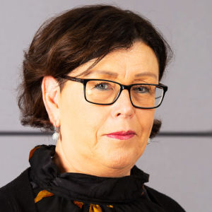 Veronica Thörnroos säger att landskapsregeringen ska diskutera regeringens beslut på onsdagen. Veronica Thörnroos.