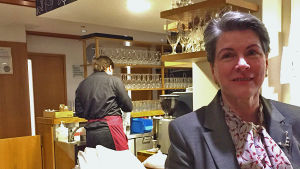 Gun Marit Nieminen är rektor i restaurangskolan Perho. Enligt henne vill många kvinnor ännu arbeta dagtid, i stället för kvällstid. Gun Marit Nieminen, perho, rektor