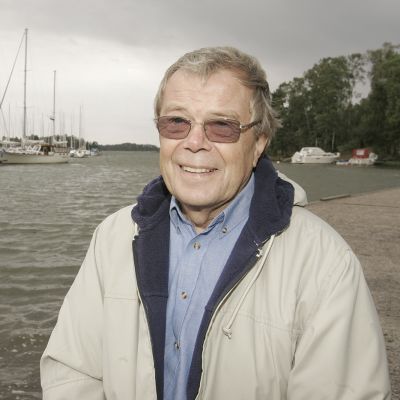 Lasse Mårtenson Haukilahden satamassa.