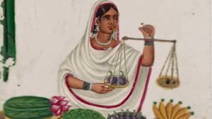 Nogsam vägning av frukter. Sittande kvinnlig fruktförsäljare som håller upp en våg. Seated female fruit vendor holding a balance.
