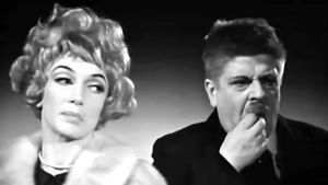 Fint folk på begravning, 1968 Snobbiga finlandssvenskar på begravning