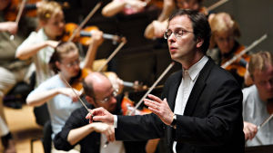 RSOn kanssa Espanjassa 2005. Sakari Oramo johtaa Radion sinfoniaorkesteria Espanjassa 2005