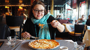 Raili Peltonen syö pizzaa vain harvoin: "On ajateltava linjoja!" Raili Peltonen