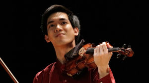 Amerikkalais-taiwanilainen Richard Lin Sibelius-viulukilpailussa 2015.