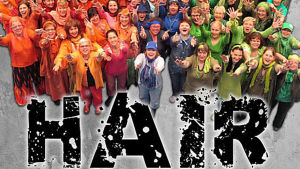 Musikalen HAIR var ett av de många evenemang där Åboborna själva medverkade. Färggrann affisch med sångare i musikalen HAIR under Åbos kulturhuvudstadsår 2011.