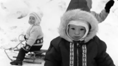 Barn med kälke, 1967