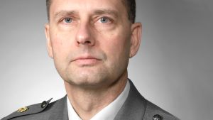 Juha Kilpiä har tjänat i fem olika fredsbevararoperationer, som major i två FN-operationer, som biträdande generalsekreterare för en mission och som befälhavare i en EU-Natooperation.