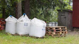 Också den norska terroristen Breivik tillverkade en bomb av ammoniumnitrat. Gödselsäckar på Breiviks gård