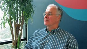Man ska vara fokuserad och veta vad man vill ha sagt under ett föredrag, säger lingvisten Fred Karlsson som nu för tiden säger sig vara både morgonpigg och nattuggla. Fred Karlsson, professor emeritus i språkvetenskap