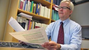 Olli Mäenpää vill utvidga offentlighetslagen Olli Mäenpää, professor i förvaltningsrätt