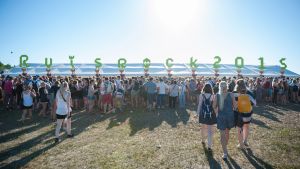 Ruisrockin porteilla sisäänpääsyä saattaa joutua jonottamaan hetken, mutta suuria jonoja on harvemmin nähty. // Kuva: Joonas Mäkivirta/Ruisrock