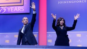 Barack ja Michelle Obama ovat yksi historian suosituimmista presidenttipareista. // Kuva: EPA / Olivier Douliery / POOL