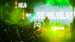 JVG:n keikalta ei puuttunut vierailijoita. Lavalla nähtiin muun muassa Alma, Särre ja Gasellit. // Kuva: Annika Miettinen/YleX