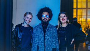 Slush Musicin päälavan juontavat YleX:n Uuden musiikin ohjelmien musiikkitoimittajat Anne Lainto ja Ida Karimaa. // Kuva: Slush Music/Julius Konttinen