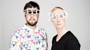 Matti Airaksinen ja DJ Orion isännöivät Disko2000-ohjelmaa. // Kuva: Matti Airaksinen ja DJ Orion isännöivät Disko2000-ohjelmaa.
