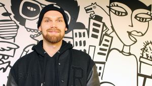 Räppäri Brandon Bauer vieraili Uuden musiikin iltavuoron haastattelussa. // Kuva: Nadja Kamara / YleX