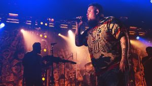 Rag’n’Bone Manin ensimmäinen Suomen klubikeikka heitettiin täpötäydelle Circukselle. // Kuva: Anni Gullichsen/YleX