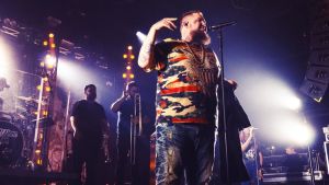 Keikalla kuultiin myös suoraan vinyylille äänitettyä, uutta Rag’n’Bone Mania. // Kuva: Anni Gullichsen/YleX