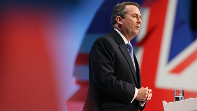 Försvarsministern Liam Fox avgår