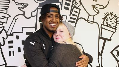 Kuka on hän dating Ariana Grande