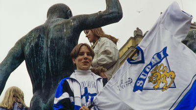 Fans tar emot hockeylejonen, 1995