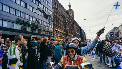 Fans tar emot hockeylejonen, 1995