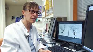 Toimenpideradiologi Riitta Rautio.