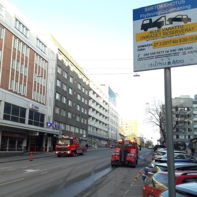 Siirtokehotusmerkintä Turun Humalistonkadulla.