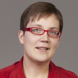 Blanka Henriksson, universitetslärare i kulturanalys vid Åbo Akademi, säger att penkistraditionen är en slags protest. Bild av Blanka Henriksson