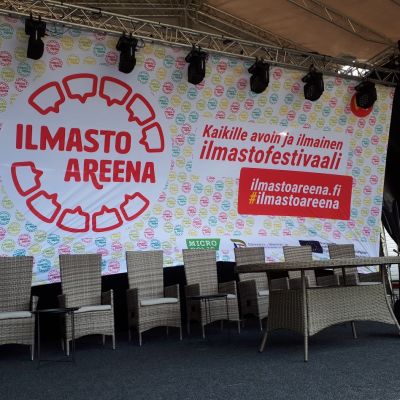 Iin Ilmastoareenan päälava on valmis kahden päivän tiiviseen tarjontaan.