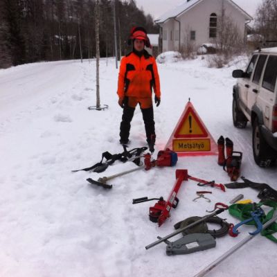 Jesse Pusila ja metsurin työvälineet