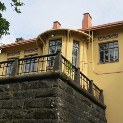 Villa Rana puutarhasta kuvattuna