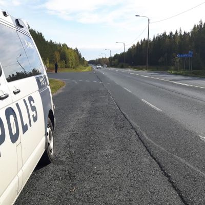 Poliisioperaatio Simon Viantiellä.