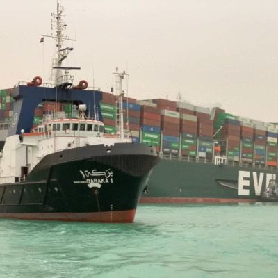 Containerfartyget Ever Given körde på grund i Suezkanalen 