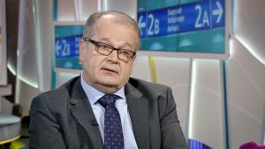 Pekka Henttu, luftfartschef vid Trafi, säger att nya säkerhetsregler infördes i ovanligt rask takt efter 11 september 2001. trafi