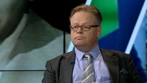 - Den svenska regeringen har ökat skuldsättningen med tre procent och svenskarna vågar konsumera, säger Juhana Vartiainen på VATT. VTT:s överdirektör Juhana Vartiainen