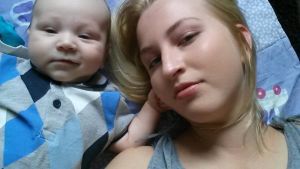up-kaksoisolentokisavoittaja Pilvi Claudia sekä vauva