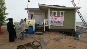 Aktivister har kommit till Hanhikivi udd för att störa Fennovoimas byggarbeten och protestera mot kärnkraft.