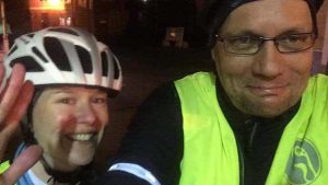 Katarina Lind och Mikael Kokkola i mål under touren 2017. Katarina Lind och Mikael Kokkola.