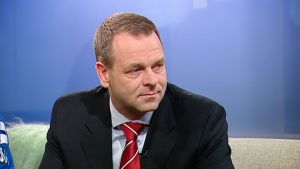 Det som presidenten har sagt hoppas jag att alla läser igenom noggrant och funderar på, säger näringsminister Jan Vapaavuori.
