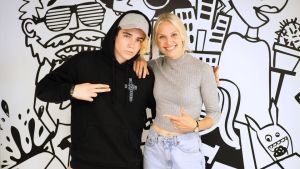 Lucas kävi Uuden musiikin aamuvuorossa Anne Lainnon vieraana. Lucas kertoi YleX:n haastattelussa, että erityisesti biisi Kauniita yhdessä on lemppari tulevalta albumilta.