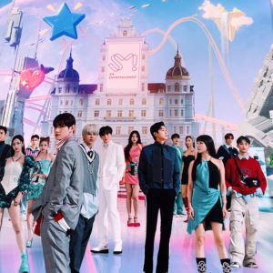 SM Entertainmentin tilojen presentaatioseinä Seoulissa Etelä-Koreassa. Kuvassa k-pop-tähtiä.