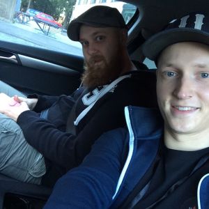 Julius Lanu ja Jousia Lappi kuvauspäivän jälkeen Elossa 24h tuotannossa oli mukana myös paljon opiskelijoita