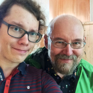 Toimittaja Jani Tanskanen ja tähtitieteilijä Esko Valtaoja