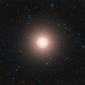 Hahmotelma siitä, miltä supernovana räjähtänyt Betelgeuse voisi näyttää taivaalla.
