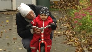"Jag skall berätta för min son om allt det som jag gjort tillsammans med min pappa" Olli Ilander tillsammans med sin son