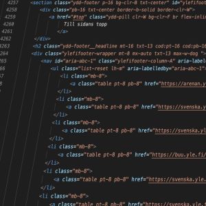 HTML-kod på mörk bakgrund.